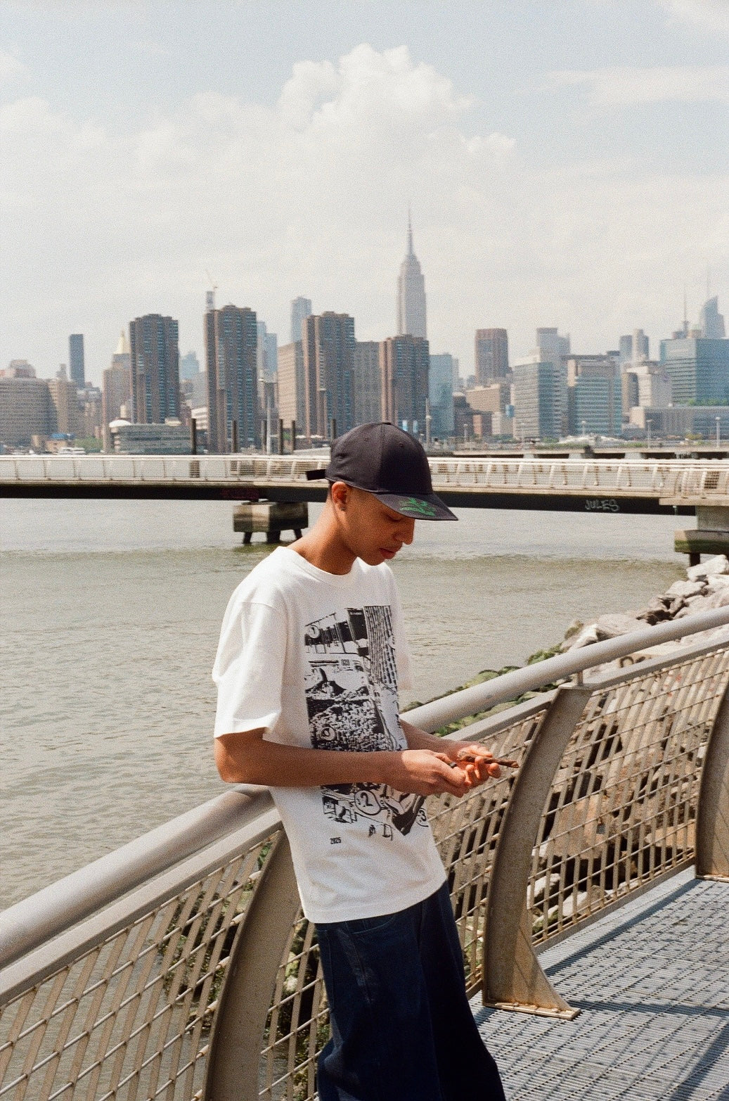 WHITE TEE SHIRT